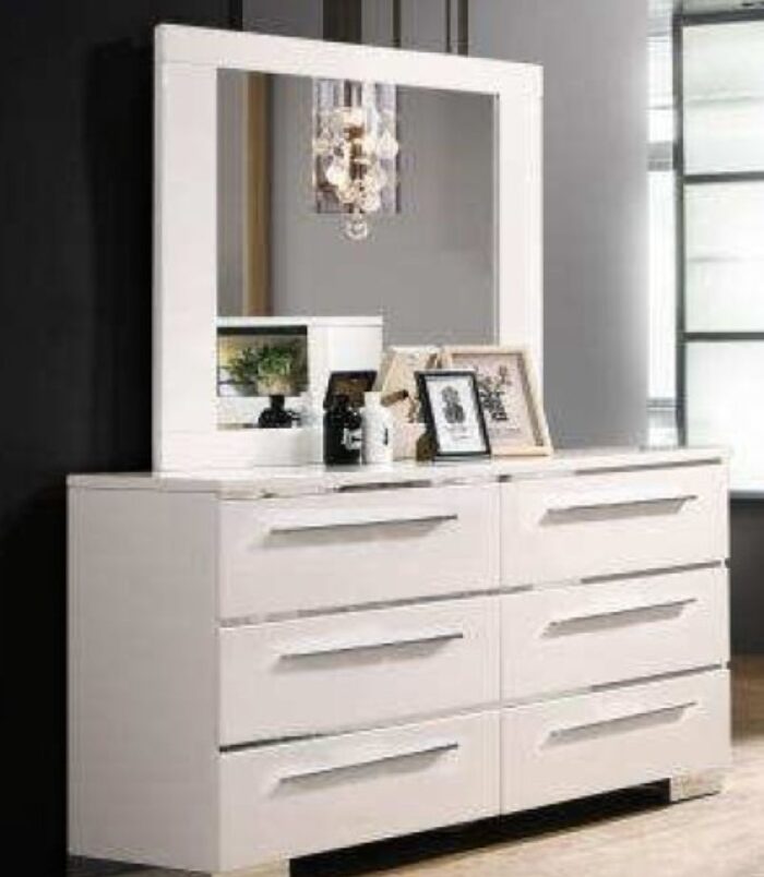 Lynngate Dresser and Mirror